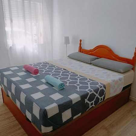 8 Mins Walk To Train Station Low Cost Youth Hostel إشبيلية المظهر الخارجي الصورة